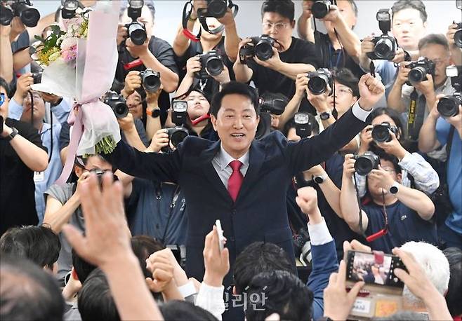 제 9회 전국동시지방선거에서 당선된 오세훈 국민의힘 서울시장 후보가 4일 오전 서울 종로구 선거사무소에서 입장을 밝히고 있다. ⓒ데일리안 홍금표 기자