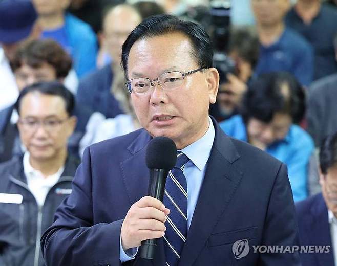 낙선 인사하는 김부겸 더불어민주당 대구시장 후보 / 사진=연합뉴스