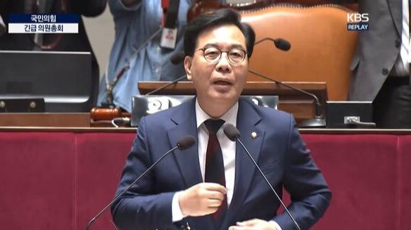 ▲2026년 6월4일 송언석 국민의힘 원내대표가 긴급 의원총회에서 발언하고 있다. 사진=KBS 유튜브 갈무리