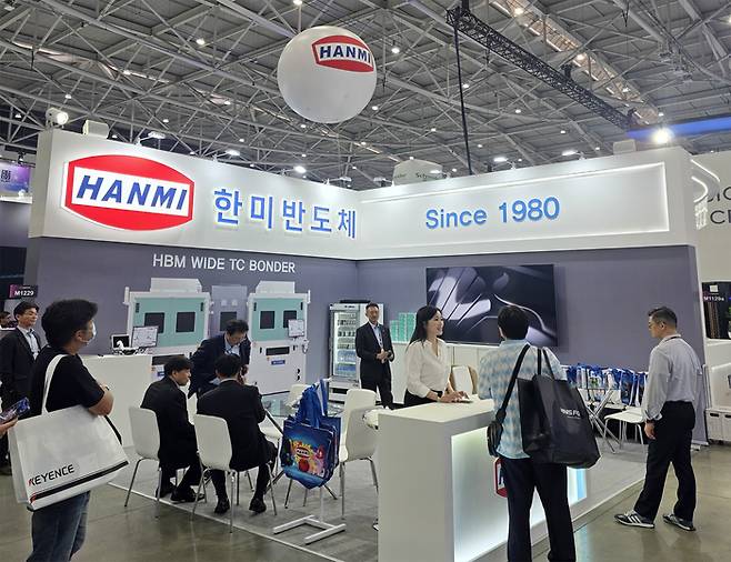 대만 최대 정보기술(IT) 전시회 ‘컴퓨텍스 2026’ 전시관 안에 마련된 한미반도체 부스. 한미반도체