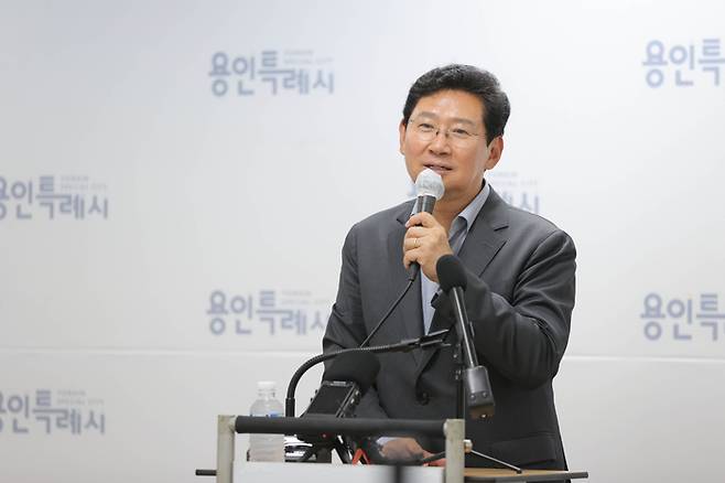 이상일 용인특례시장 당선자가 당선 기자회견을 하고 있다. [용인특례시]