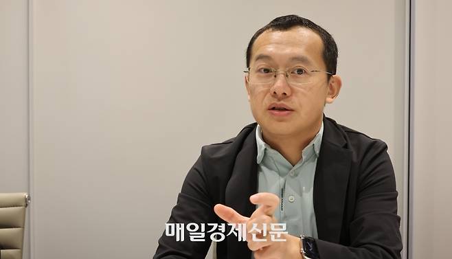 스타 쉬 OKX CEO가 4일 오후 여의도 코인원 본사에서 진행된 매일경제와의 인터뷰에서 발언하고 있다. [사진=김재훈 기자]