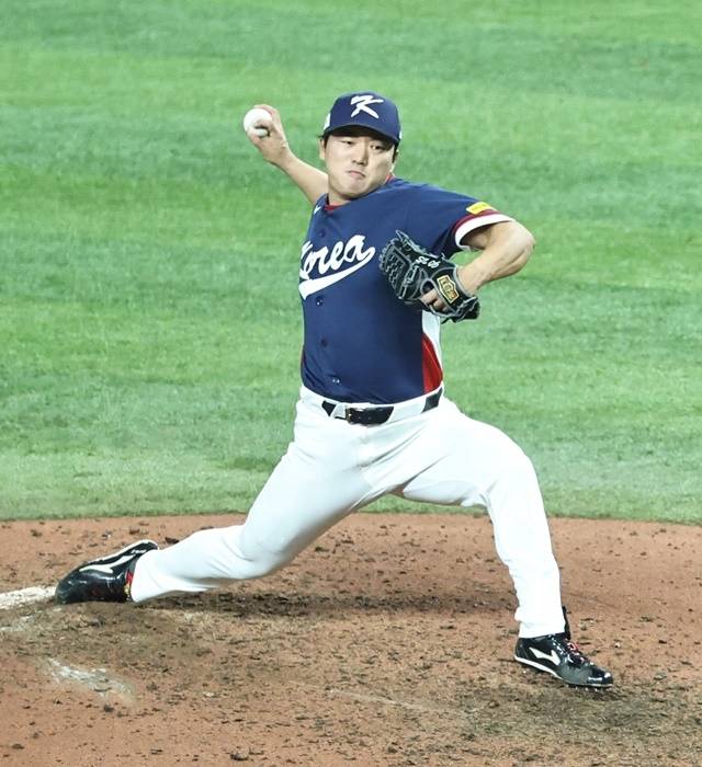13일(현지시간) 미국 플로리다주 마이애미 론디포파크에서 열린 월드베이스볼클래식(WBC) 대한민국과 도미니카공화국의 준준결승전 경기. 6회말 교체된 한국 고우석이 역투하고 있다. 사진=연합뉴스