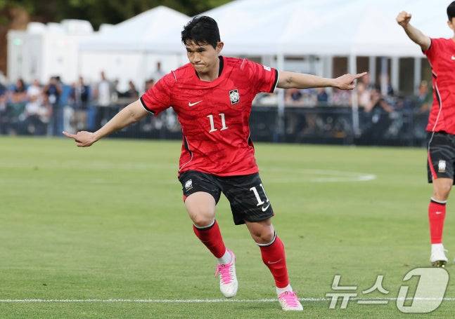 홍명보 감독이 이끄는 한국 축구대표팀은 4일(현지 시간 3일 오후) 미국 유타주 프로보 브리검영대학교(BYU) 사우스필드에서 열린 엘살바도르와 평가전에서 1-0으로 승리했다. 사진은 이날 골을 넣은 이동경 선수가 세리머니를 하고 있는 모습./(프로보(유타주)=뉴스1) 임세영 기자