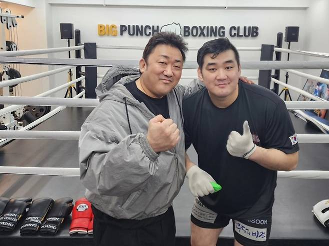 배우 마동석(사진 왼쪽)과 심건오. 심건오 SNS 사진 캡처