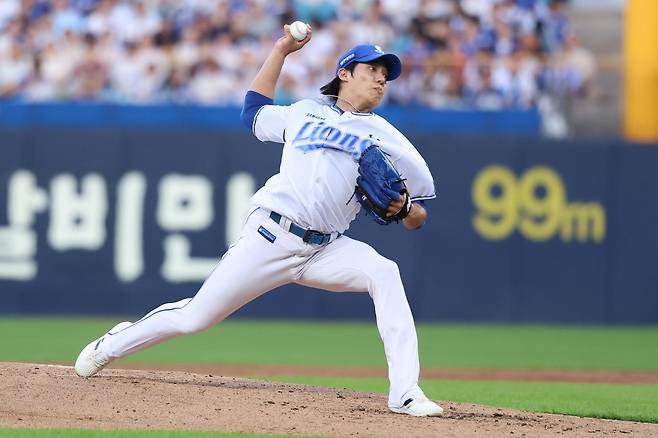 삼성 라이온즈 에이스 원태인이 4일 대구 삼성라이온즈파크에서 열린 2026 신한 SOL KBO리그 NC 다이노스와의 팀 간 9차전에 선발등판, 6이닝 4실점 3자책으로 패전투수가 됐다. 사진 삼성 라이온즈