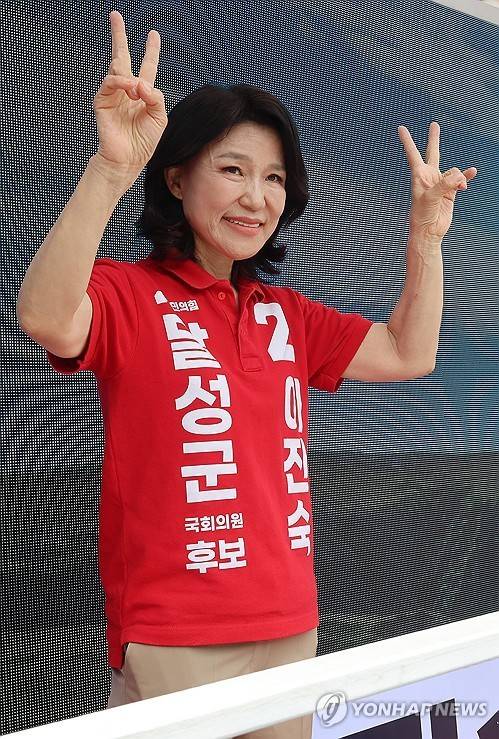 지지 호소하는 국민의힘 대구 달성 이진숙 후보 [연합뉴스 자료사진. 재판매 및 DB 금지]