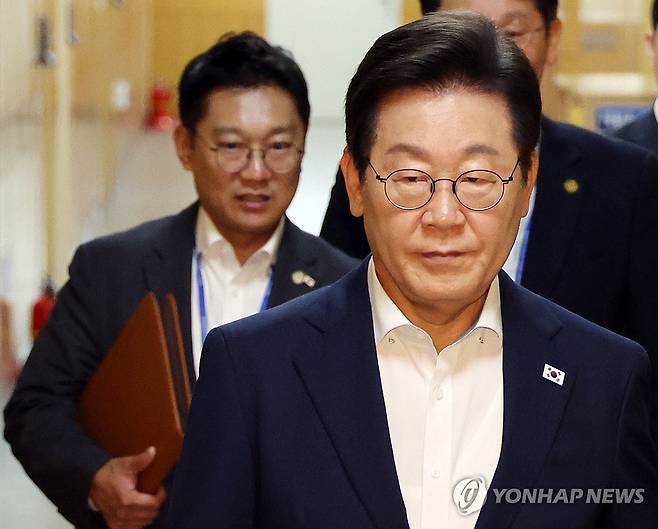 이재명 대통령과 김남준 인천 계양을 당선인 [연합뉴스 자료사진]