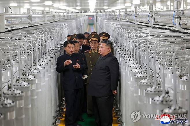 북한 김정은, 새 핵물질 생산공장 시찰 (평양 조선중앙통신=연합뉴스) 김정은 북한 국무위원장이 지난 3일 새로 조업한 핵물질 생산공장을 현지지도했다고 조선중앙통신이 4일 보도했다. [조선중앙통신 홈페이지 캡처] 2026.6.4 
    [국내에서만 사용가능. 재배포 금지. For Use Only in the Republic of Korea. No Redistribution] nkphoto@yna.co.kr