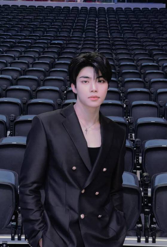 박건욱(사진=제로베이스원 SNS)