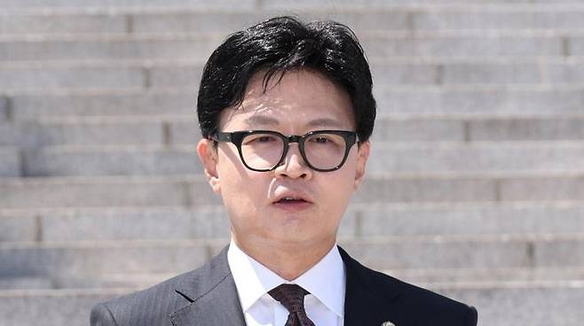 한동훈 무소속 국회의원 당선인이 5일 오후 서울 여의도 국회에서 본회의 출석에 앞서 기자회견을 하고 있다. 뉴시스