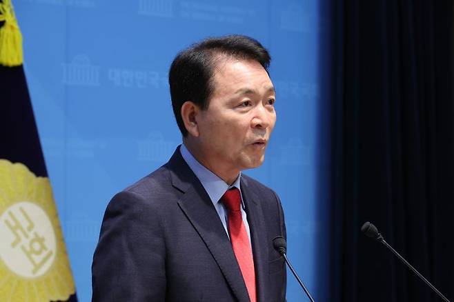 성일종 국민의힘 의원이 5일 오후 서울 여의도 국회 소통관에서 원내대표 출마 선언을 하고 있다. 뉴시스