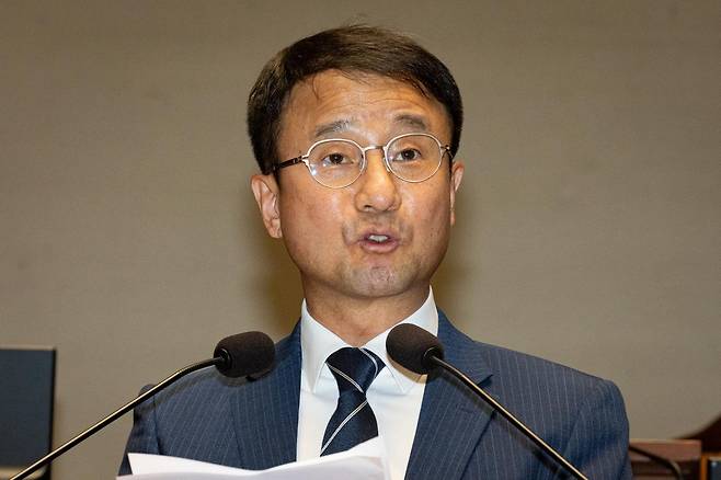한병도 더불어민주당 원내대표가 5일 서울 여의도 국회에서 열린 의원총회에서 모두 발언을 하고 있다. 뉴스1