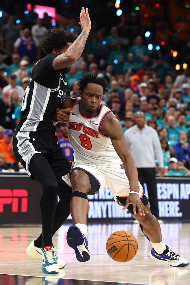 <yonhap photo-4452=""> 뉴욕 닉스와 샌안토니어 스퍼스의 NBA 파이널 1차전 경기. AFP=연합뉴스</yonhap>