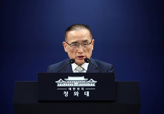 ▲ 위성락 국가안보실장이 5일 청와대 기자회견장에서 이재명 대통령의 G7 정상회의 참석 등 유럽 순방 일정을 설명하고 있다. 연합뉴스