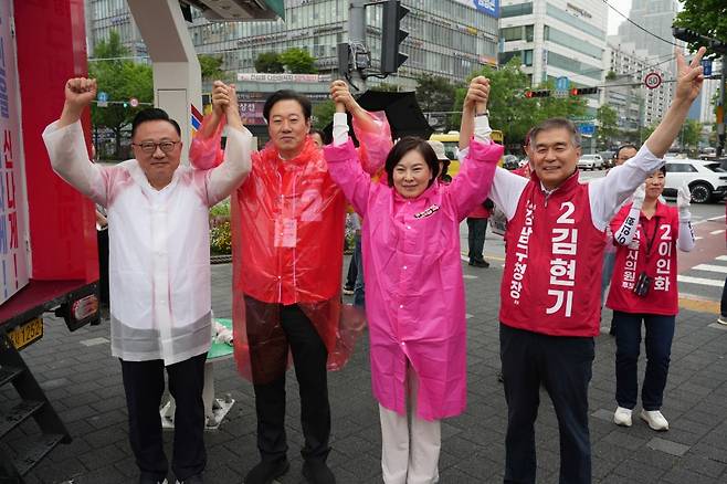 김현기 국민의힘 강남구청장 당선자(앞줄 오른쪽 끝)가 지방선거 운동 출전식을 진행하던 모습. /사진제공=김현기 후보 선거사무소