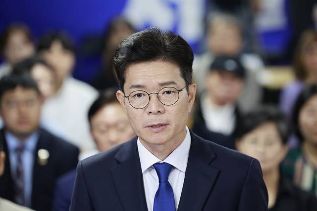 6·3 지방선거 서울시장 선거에 출마한 정원오 더불어민주당 후보가 4일 패배 승복 선언을 하고 있다. 백동현기자