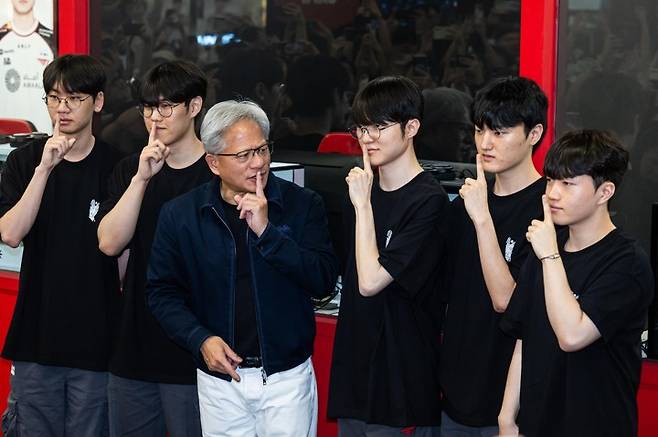 T1 만난 젠슨 황 CEO [연합뉴스]