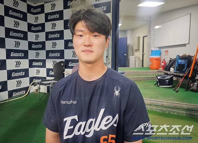 경기 후 취재진과 인터뷰하는 유민. 부산=이종서 기자