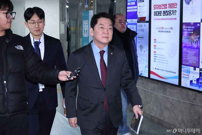 (서울=뉴스1) 신웅수 기자 = 안철수 국민의힘 의원이 20일 서울 여의도 국회 의원회관에서 열린 국민의힘 소장파 모임 '대안과 미래' 정기 모임에 참석하고 있다. 2026.1.20/뉴스1 Copyright (C) 뉴스1. All rights reserved. 무단 전재 및 재배포, AI학습 이용 금지. /사진=(서울=뉴스1) 신웅수 기자
