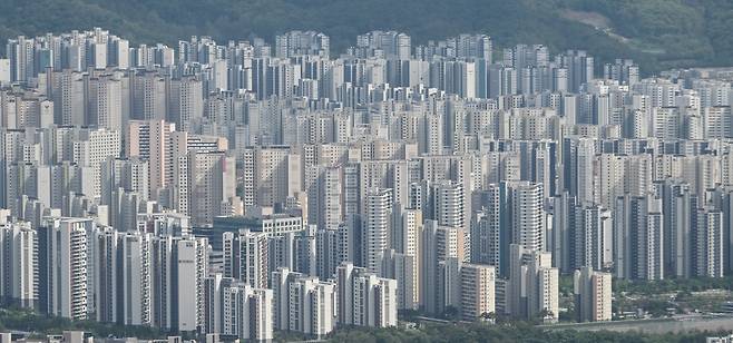 서울 송파구 롯데월드타워 전망대 서울스카이에서 바라본 서울 시내의 아파트 단지. [헤럴드DB]