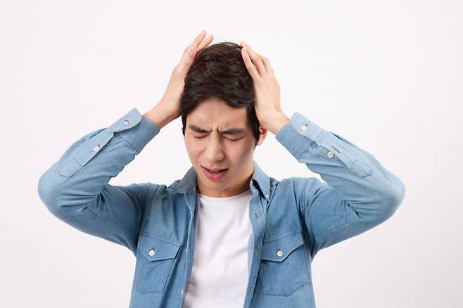 [서울=뉴시스] 갑작스런 어지럼증과 심한 두통이 느껴진다면 뇌졸중을 의심해 볼 수 있다. (사진=유토이미지) 2026.04.08. *재판매 및 DB 금지