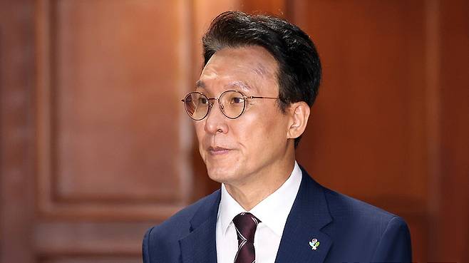 김민석 국무총리가 지난 4일 서울 정부서울청사에서 열린 비상경제본부회의에 참석하고 있다. 뉴스1