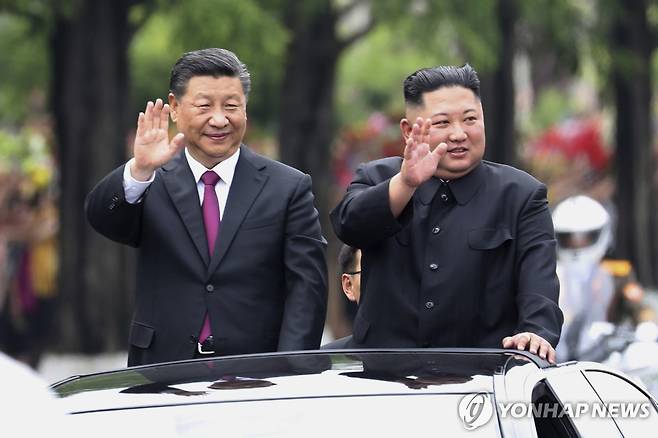 시진핑 중국 국가주석과 김정은 북한 국무위원장 [AP=연합뉴스 자료사진. 재판매 및 DB 금지]