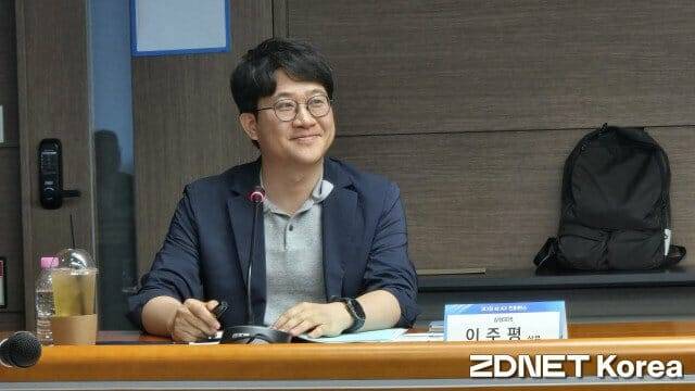 이주평 삼성SDS 상무가 산업부가 개최해 5일 서울 강남 한국산업기술센터에서 열린 '제3회 M.AX 전문가 컨퍼런스'에서 발표하고 있다.