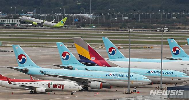 [인천공항=뉴시스] 인천국제공항에 비행기들이 주기돼 있다. 해당 사진은 기사 내용과 관련이 없습니다. (사진=뉴시스 DB). photo@newsis.com