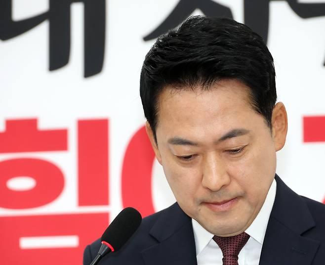 장동혁 국민의힘 대표가 7일 국회에서 6·3 지방선거에서 불거진 투표용지 부족 사태와 관련한 기자회견을 열고 있다. 연합뉴스