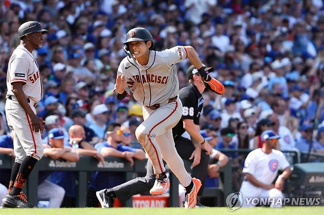 이 악물고 뛰는 이정후 [AFP=연합뉴스]