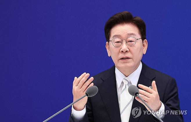 이재명 대통령이 8일 청와대 영빈관에서 열린 취임 1주년 기자회견에서 발언하고 있다./사진=연합뉴스
