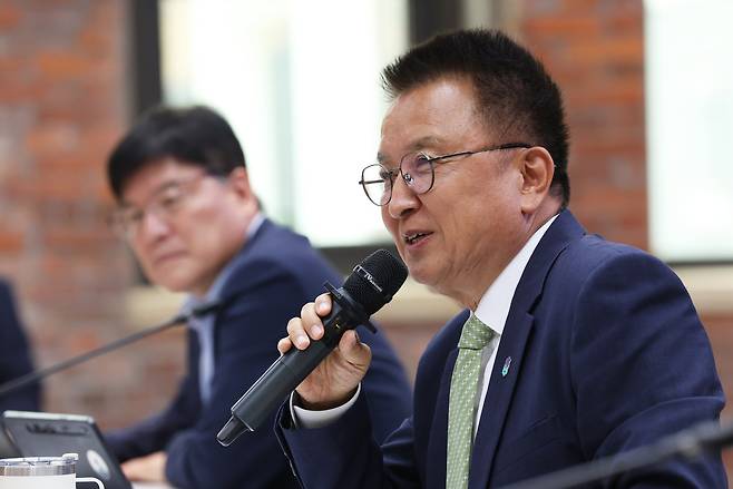 확대간부회의 주재하는 김영환 충북지사 [충북도 제공. 재판매 및 DB 금지]