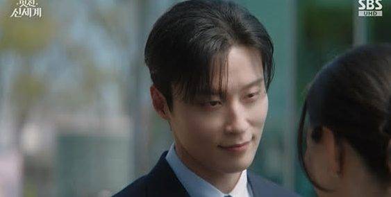 In Brave New World, Heo Nam-joon has opened up a whole new world of romantic comedy.In episodes 9 and 10 of the SBS Friday-Saturday drama Brave New World, which aired on the 5th and 6th, Cha Se-gye (Heo Nam-joon) was depicted revealing his feelings for Shin Seo-ri (Im Ji-yeon) even more openly, pouring out jealousy, pleas, and a direct confession. Heo Nam-joon masterfully portrayed Cha Se-gyes rollercoaster of emotions with a mix of charm and poignancy, fully demonstrating his status as the new master of romantic comedies.What stands out most is his delivery of lines. Given the nature of romantic comedies, the dialogue between the male and female leads inevitably tends to be somewhat contrived or exaggerated. However, even the cheesiest lines are transformed into the language of romance when spoken by Heo Nam-joon. This was evident in scenes such as when Cha Se-gye takes the candy offered by Shin Seo-ri and murmurs, Its sickeningly sweet, or when he pleads with Seo-ri, who is pushing him away, saying, Forget about all the others—just look at me.Heo Nam-joons acting flexibility—which makes cheesy lines sound not cheesy but rather desperate and sensual—is the most powerful weapon in maintaining the romantic tension of *Brave New World*.In particular, Cha Se-gyes multidimensional emotional arc, which exploded throughout episodes 9 and 10, fully demonstrated Heo Nam-joons wide acting range. He elicited laughter by naturally portraying just how childish and pathetic a chaebol—who had previously stood firm, using his advertising clout to cancel a bed scene in a drama starring Seo-ri and even calling himself Shin Seo-ris stalker—could become in the face of love.In contrast, he instantly shifted the mood in the heartbreaking tearful kiss scene where he buried his forehead in her shoulder immediately after being slapped by Seo-ri. In the scene where he buried his forehead in her shoulder and poured out his emotions after being slapped by Seo-ri, Heo Nam-joon powerfully conveyed the desperation of a man in love. His slightly trembling breath, reddened eyes, and collapsing posture fully revealed the anxiety and longing Cha Se-gye felt, earning praise that he even acted out his breathing. His mastery in seamlessly shifting between comedy and romance, between clumsy charm and a chilling aura, elevated the dramas immersion to its peak.This is precisely why playful comments like Is writer Kim Eun-sook watching? are popping up across online communities. The ability to make cheesy lines—which would be hard to write in real life—sound charming is a must-have for a romantic comedy lead. In *Brave New World*, Heo Nam-joon is demonstrating that very talent with excellence. Reactions continue to pour in, calling him the perfect fit for the works of romantic comedy master Kim Eun-sook—the writer behind *Lovers in Paris*, *Secret Garden*, *The Heirs*, and *Goblin*—and viewers hopes for a collaboration between the two are growing.Heo Nam-joon, who left a deep impression with his cool and commanding charisma in genre dramas like *Your Honor* and *Sweet Home*, has proven through *Brave New World* that he is a versatile actor capable of perfectly mastering romantic comedies as well. With a shocking twist foreshadowed as Seo-ri is involved in a mysterious truck accident toward the end of the episode, expectations are high to see how Heo Nam-joon will portray Cha Se-gyes heart-wrenching, pure love amidst the swirling tragedy with his intense acting.