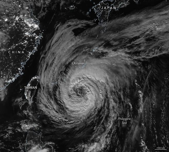 미국 항공우주국(NASA)의 기상위성 '수오미 NPP'가 5월 30일(현지시간) 촬영한 제6호 태풍 장미(JANGMI). NASA 제공