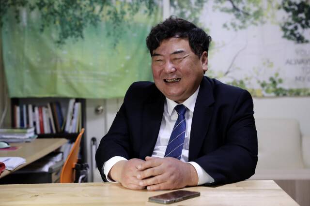2021년 10월 한겨레와 인터뷰하는 고인. 한겨레 자료사진