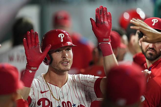 <yonhap photo-3751=""> FILE - Philadelphia Phillies' Max Kepler celebrates after hitting a home run off of New York Mets pitcher Ryan Helsley during the eighth inning of a baseball game, on Sept. 10, 2025, in Philadelphia. (AP Photo/Matt Rourke, File) FILE PHOTO/2026-06-08 11:46:57/ <저작권자 ⓒ 1980~2026 ㈜연합뉴스. 무단 전재 재배포 금지, AI 학습 및 활용 금지></yonhap>