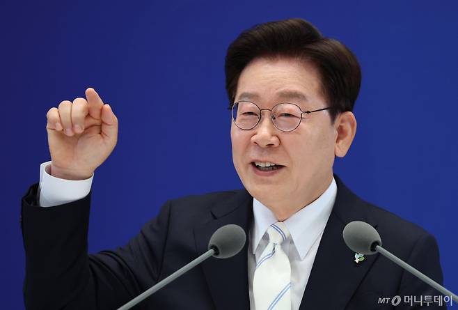 (서울=뉴스1) 허경 기자 = 이재명 대통령이 8일 청와대 영빈관에서 열린 취임 1주년 기자회견에서 취재진 질문에 답변하고 있다. 2026.6.8/뉴스1  Copyright (C) 뉴스1. All rights reserved. 무단 전재 및 재배포,  AI학습 이용 금지. /사진=(서울=뉴스1) 허경 기자