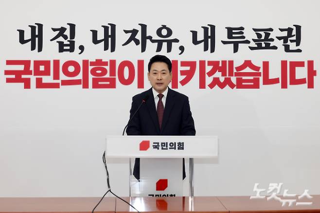 국민의힘 장동혁 대표가 7일 서울 여의도 국회에서 6·3 지방선거에서 발생한 투표지 부족 사태와 관련 기자회견을 하고 있다. 윤창원 기자