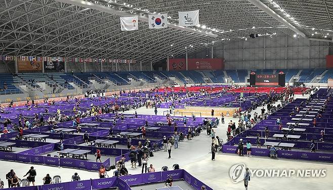 강릉세계마스터즈탁구선수권대회 (강릉=연합뉴스) 유형재 기자 = 지난 7일 강원 강릉시 올림픽파크 내 오발(스피드스케이팅경기장)에서 '2026 강릉세계마스터즈탁구선수권대회' 참가자들이 열전을 벌이고 있다. 2026.6.7 yoo21@yna.co.kr