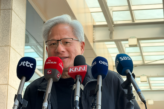 출국하는 젠슨 황 엔비디아 CEO. 연합뉴스