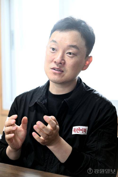 전진택 (주)서울식품 이사가 28일 취재진과 인터뷰하고 있다. 신세희기자