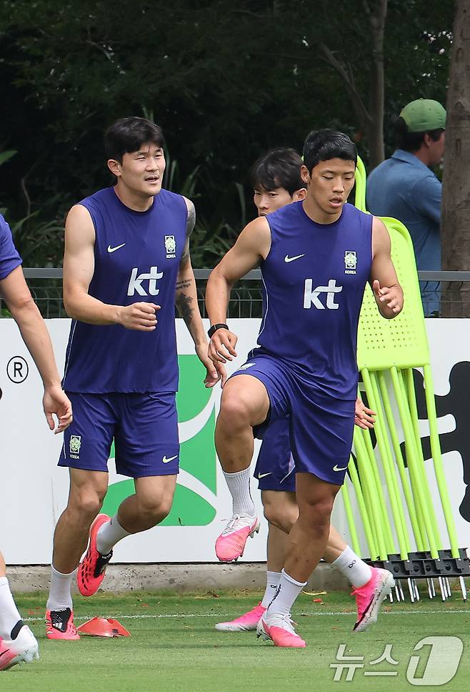 2026 북중미 월드컵에 출전하는 대한민국 축구대표팀 김민재, 황희찬이 7일(현지시간) 멕시코 과달라하라 인근 사포판에 위치한 치바스 바예 베르데에서 훈련을 하고 있다. 2026.6.8 ⓒ 뉴스1 임세영 기자