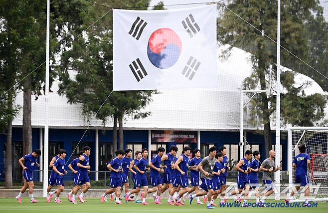 9일(한국시각) 멕시코 과달라하라 인근 사포판 월드컵대표팀 베이스캠프 훈련장 치바스 베르데 바예에서 진행된 대한민국 월드컵 대표팀의 공식 훈련. 선수들이 러닝으로 몸을 풀고 있다. 사포판(멕시코)=허상욱 기자wook@sportschosun.com/2026.06.09/