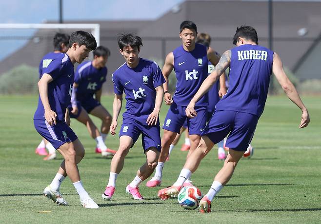 지난 2일(현지시간) 오후 미국 유타주 헤리먼에 위치한 자이언스뱅크 트레이닝센터에서 축구 국가대표팀 김문환 등 선수들이 훈련을 하고 있다. 연합뉴스