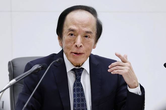 일본은행(BOJ)이 다음주(15~16일) 열리는 금융정책결정회의에서 기준금리를 현행 0.75%에서 1.0%로 0.25%p 인상할 방침이라는 일본 언론 보도가 나왔다. 사진은 지난해 12월 19일 우에다 가즈오 일본은행 총재가 기자회견을하고 있는 모습.AP뉴시스