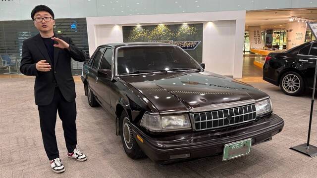 김동영 대우자동차보존연구소 자문연구원이 대우 수퍼살롱에 대해 설명하고 있다. 김남일 기자