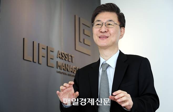 서울 여의도 IFC에 위치한 라이프자산운용 집무실에서 만난 이채원 의장 [김재훈 기자]