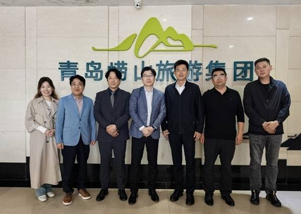 좌측 세번째 메이드인포커스 최성진 대표, 우측 세번째 칭다오라오산관광그룹 류칭 회장